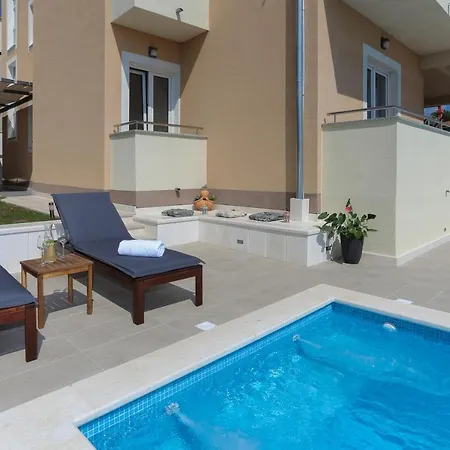 Villa Divina Sole Salona